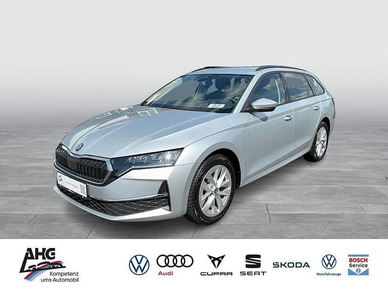 Brillantsilber metallic Gebraucht 2024 Skoda Octavia Selection Kombi | 24.788 € (Fairer Preis) - Bild 1/4
