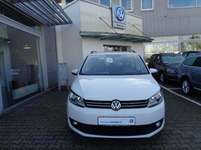 Gebraucht VW Touran Business 105 PS (77 kW) 2014 Weiß Van / Kleinbus