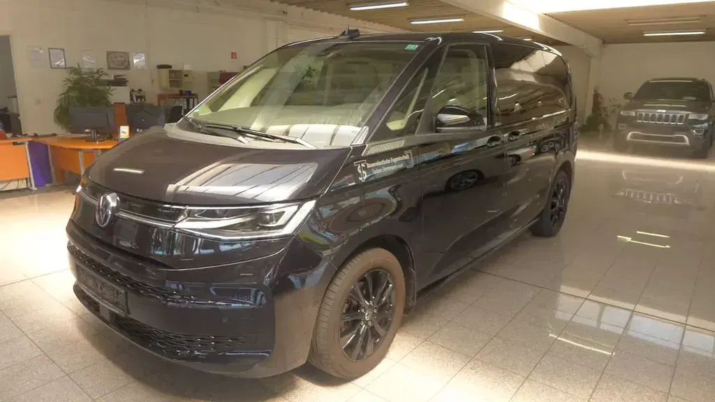 Gebraucht VW Multivan Life 150 PS (110 kW) 2024 Schwarz Van / Kleinbus