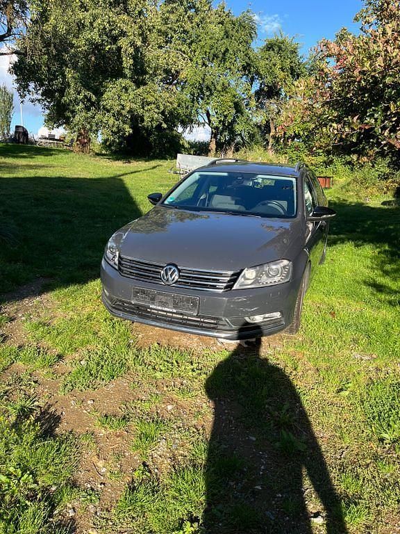 Grau Gebraucht 2014 VW Passat Highline Kombi | 5.000 € (Superpreis) - Bild 1/4