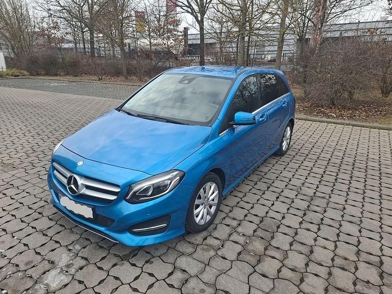 Gebraucht Mercedes B200 Urban 156 PS (114 kW) 2015 Blau Van / Kleinbus