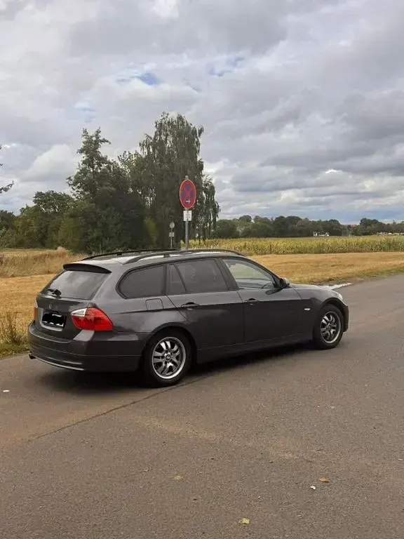Gebraucht BMW 318 129 PS (94 kW) 2006 Schwarz Kombi
