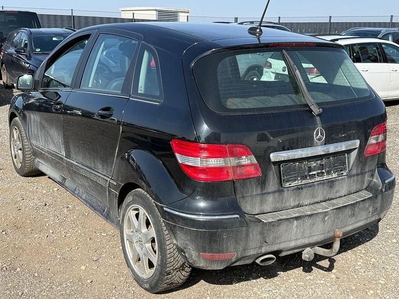 Gebraucht Mercedes B200 140 PS (102 kW) 2010 Schwarz Van / Kleinbus