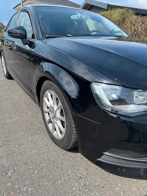 Second-hand Audi A3 150 CP (110 kW) 2014 Negru Berlinǎ