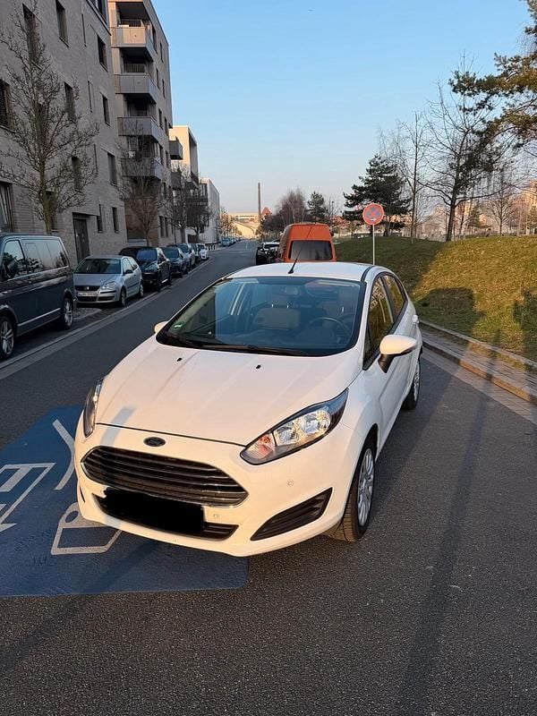 Gebraucht Ford Fiesta Trend 82 PS (60 kW) 2013 Weiß Kleinwagen