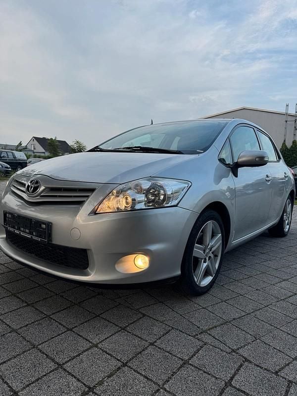 Grau Gebraucht 2011 Toyota Auris Live Kleinwagen | 6.100 € (Superpreis) - Bild 1/4