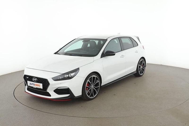Weiß Gebraucht 2019 Hyundai i30 N Performance Limousine | 23.790 € (Fairer Preis) - Bild 1/3
