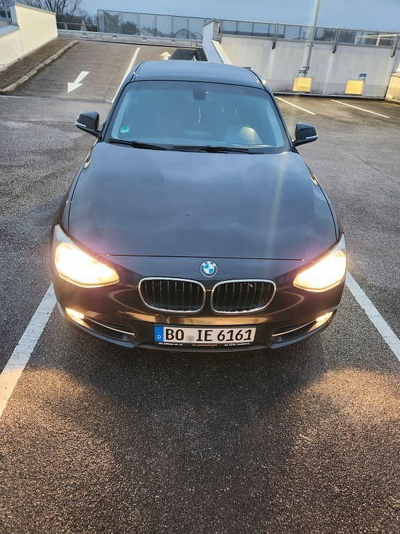 Schwarz Gebraucht 2012 BMW 116 Efficient Dynamics Kleinwagen | 4.250 € - Bild 1/4