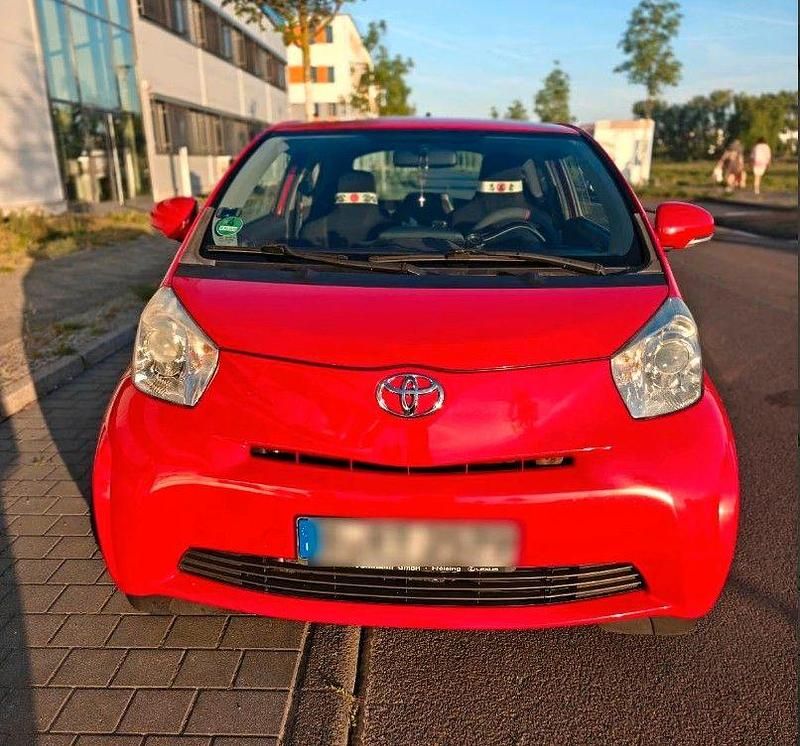 Gebraucht Toyota iQ 68 PS (50 kW) 2009 Rot Kleinwagen