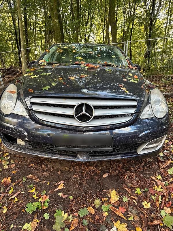 Blau Gebraucht 2005 Mercedes R320 Van / Kleinbus | 1.500 € - Bild 1/4