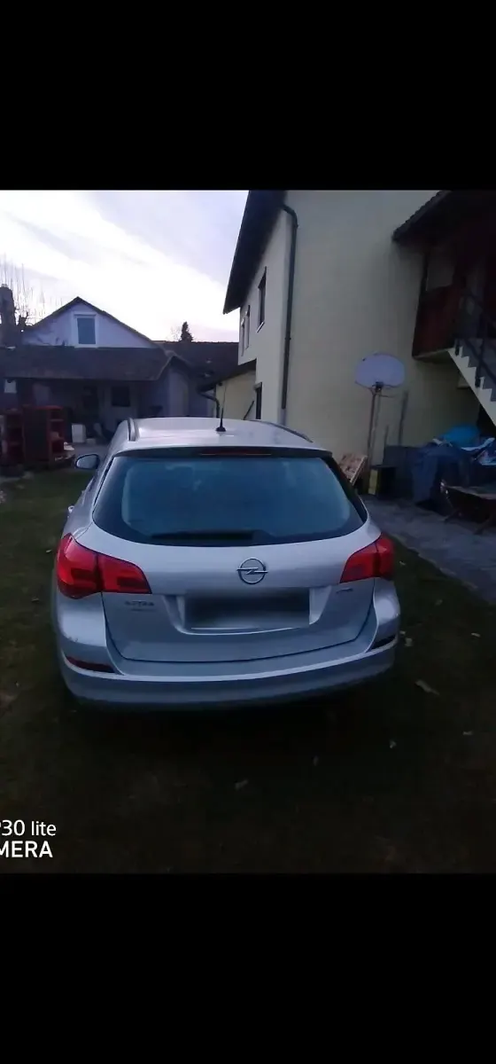 Gebraucht Opel Astra 110 PS (80 kW) 2011 Silber Kombi