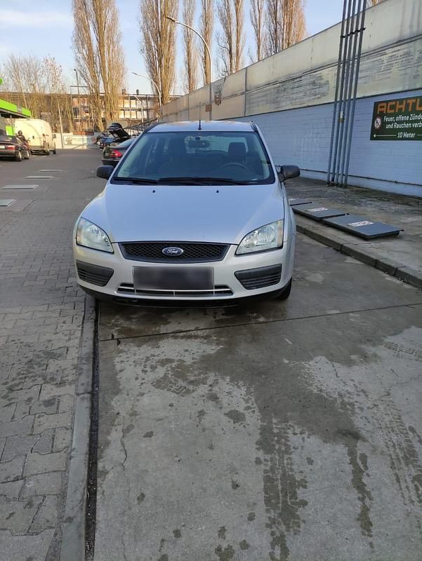 Gebraucht Ford Focus 90 PS (66 kW) 2005 Silber Kombi
