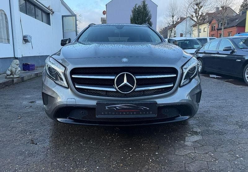 Gebraucht Mercedes GLA200 136 PS (100 kW) 2017 Grau SUV
