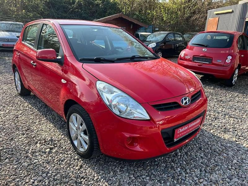 Rot Gebraucht 2010 Hyundai i20 Edition+ Limousine | 2.799 € (Fairer Preis) - Bild 1/4
