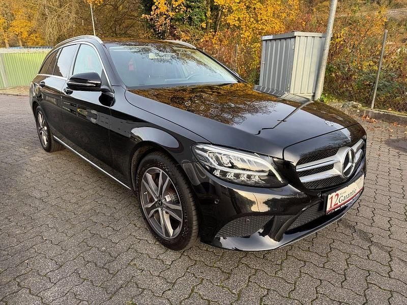 Gebraucht Mercedes C180 156 PS (114 kW) 2018 Schwarz Kombi