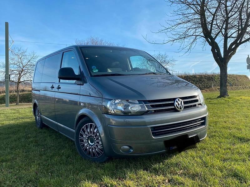 Usata VW Multivan 140 CV (102 kW) 2011 Grigio Monovolume