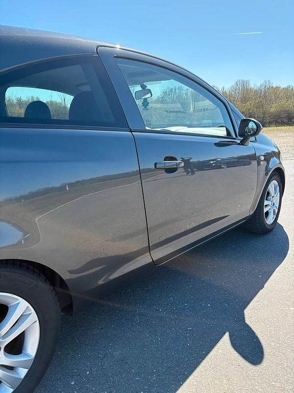 Second-hand Opel Corsa 69 CP (50 kW) 2011 Maro Hatchback