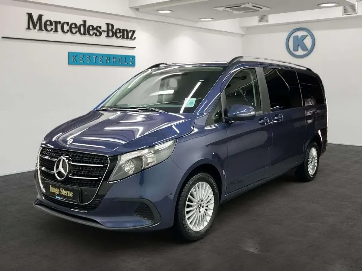 Gebraucht Mercedes V220 222 PS (163 kW) 2024 Blau Van / Kleinbus