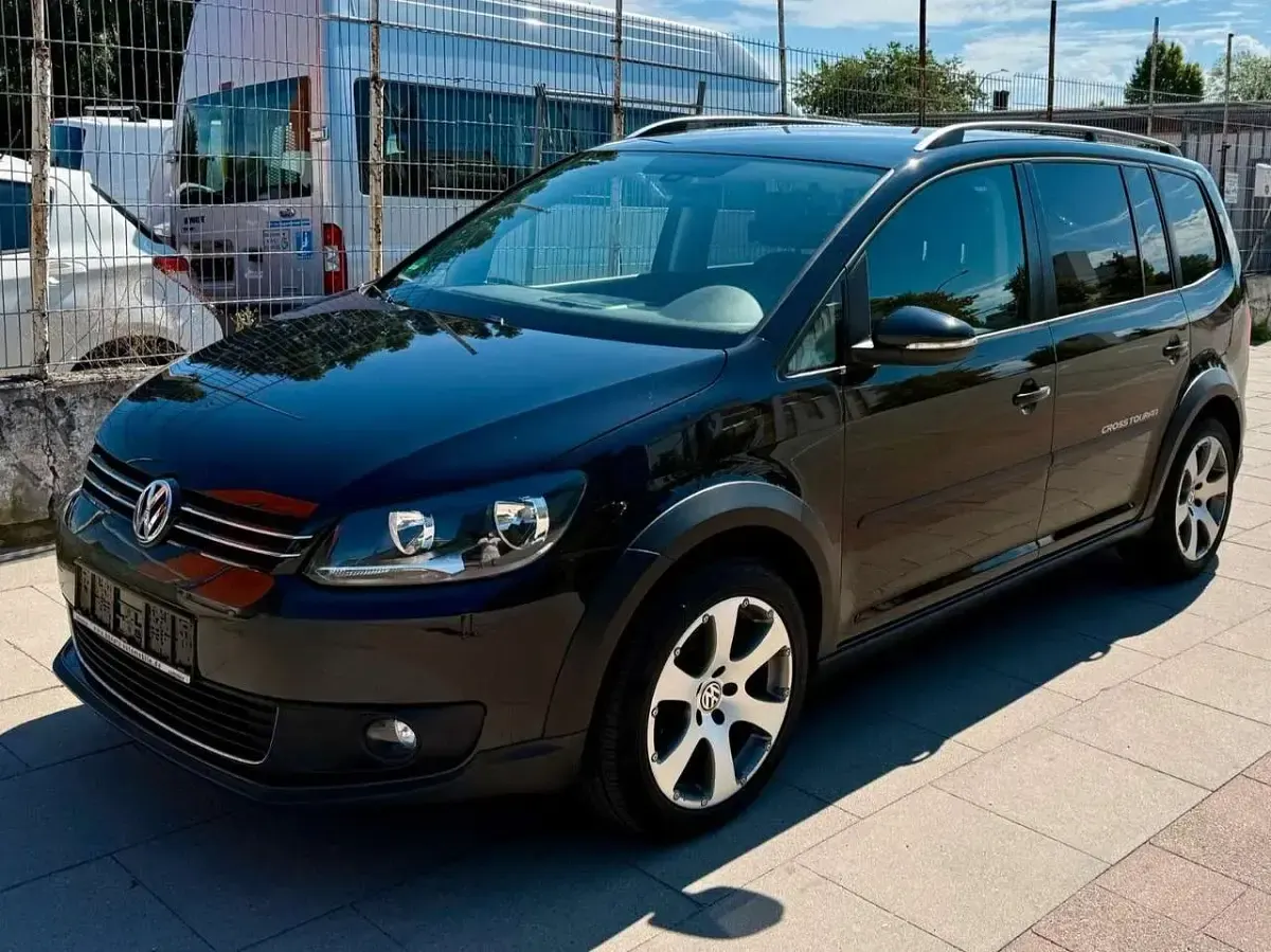 Gebraucht VW Touran Cross 140 PS (102 kW) 2013 Schwarz Van / Kleinbus
