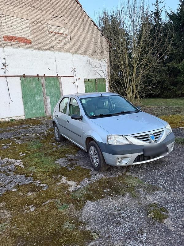 Gebraucht Dacia Logan 90 PS (66 kW) 2010 Silber Limousine