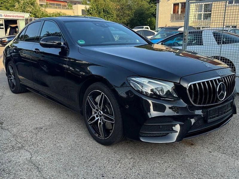 Schwarz Gebraucht 2017 Mercedes E350 AMG line Limousine | 28.250 € (Teuer) - Bild 1/4