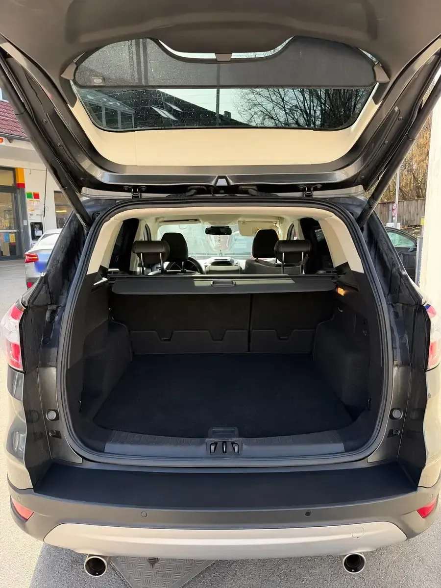 Gebraucht Ford Kuga 179 PS (131 kW) 2018 Grau SUV