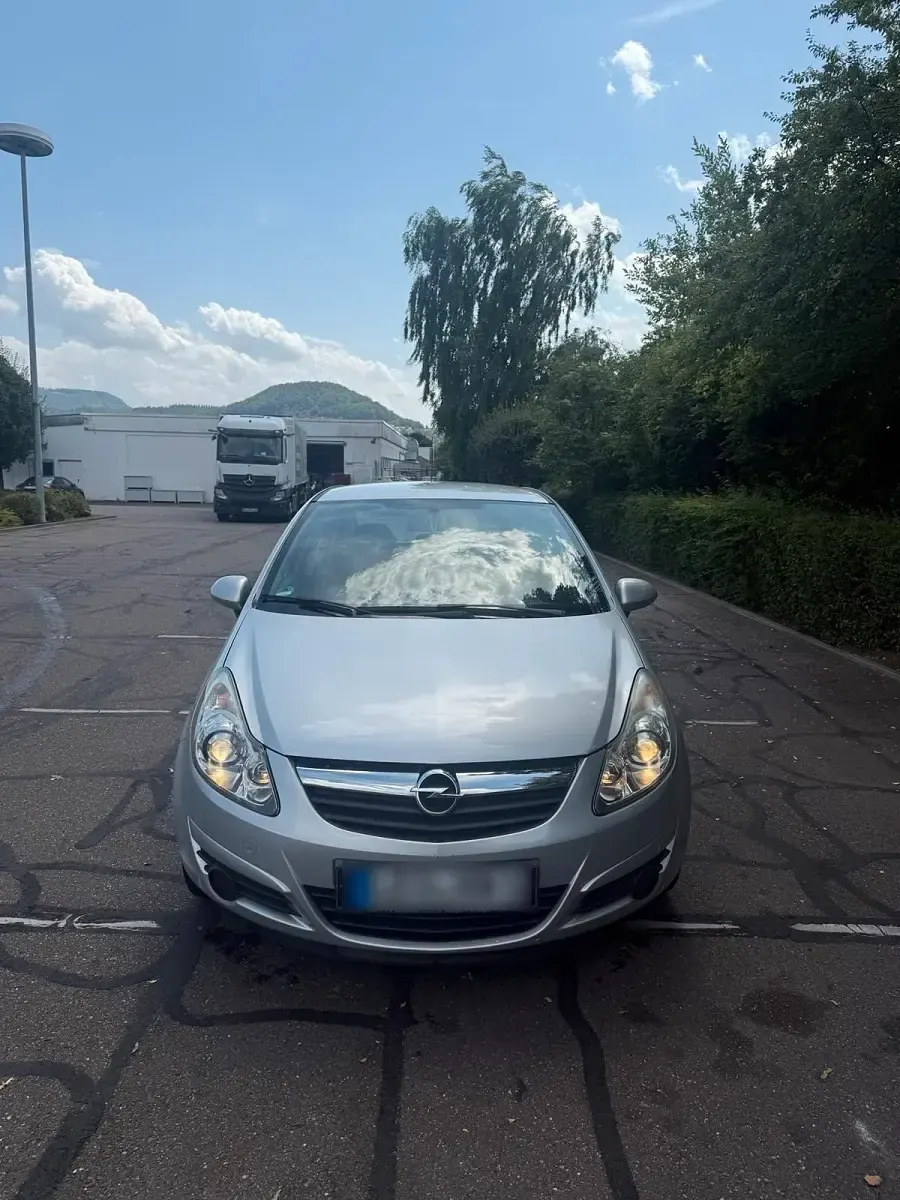 Gebraucht Opel Corsa 80 PS (58 kW) 2008 Silber Kleinwagen