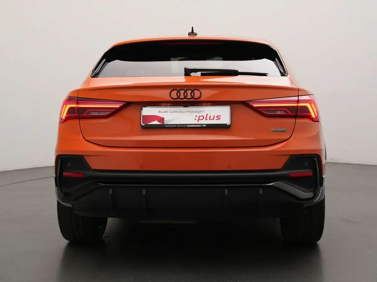 Gebraucht Audi Q3 Sportback S-Line 150 PS (110 kW) 2023 Orange SUV