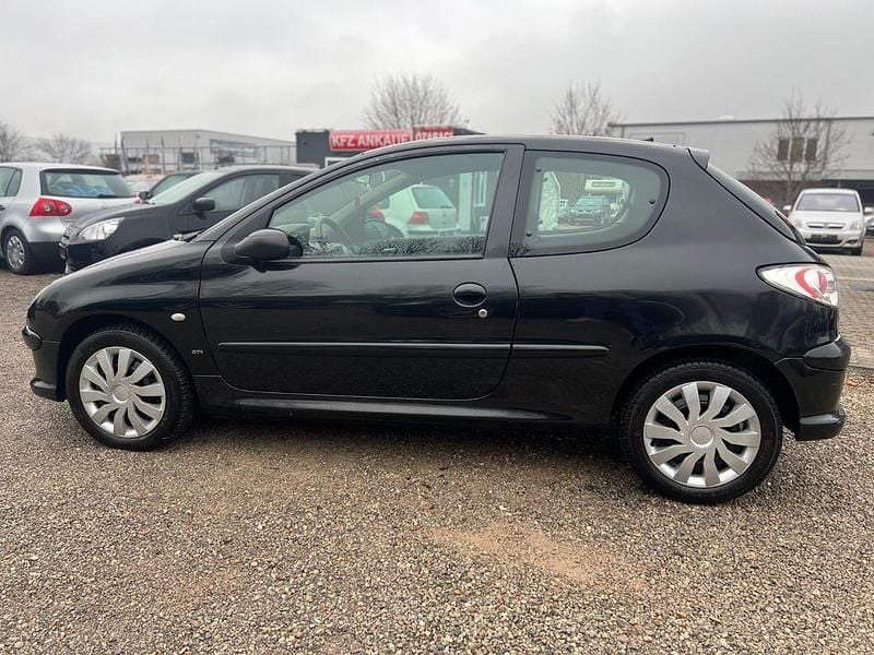 Gebraucht Peugeot 206 Premium 88 PS (64 kW) 2004 Schwarz Kleinwagen
