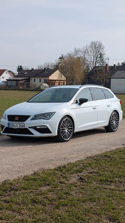 Gebraucht Seat Leon 4Drive 300 PS (220 kW) 2019 Weiß Limousine
