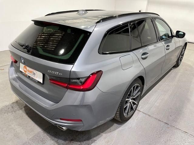 Gebraucht BMW 330e Sport Line 292 PS (214 kW) 2022 Grau Kombi