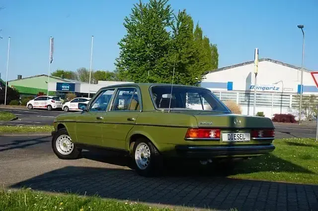 Gebraucht Mercedes 200 60 PS (44 kW) 1979 Grün Limousine