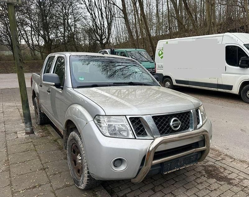 Gebraucht Nissan Navara XE 190 PS (139 kW) 2012 Blau Pickup