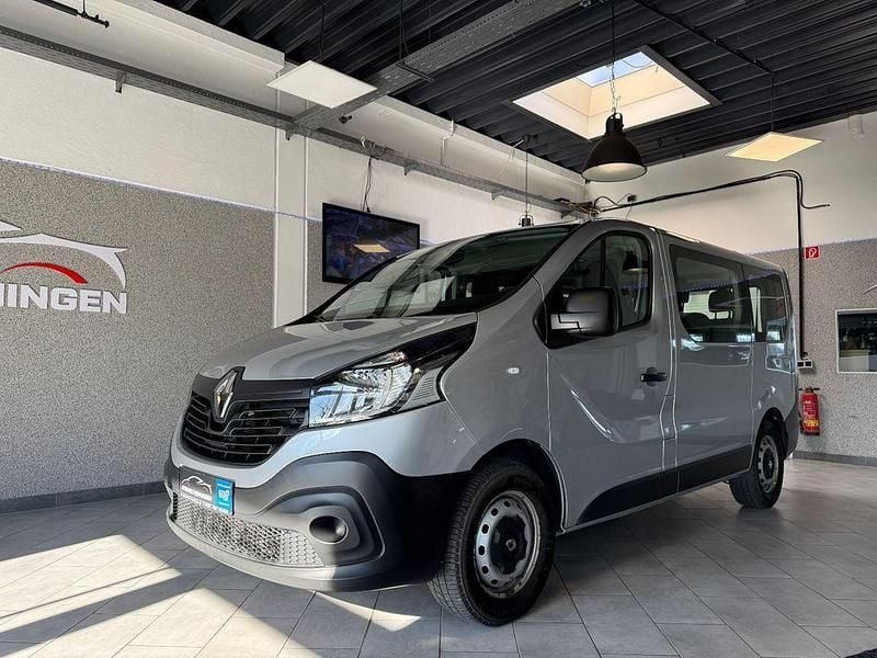Gebraucht Renault Trafic Authentique 95 PS (69 kW) 2018 Silber Van / Kleinbus