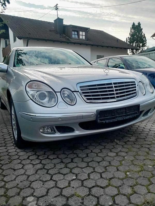 Grau Gebraucht 2006 Mercedes E280 Limousine | 6.350 € (Etwas zu teuer) - Bild 1/4