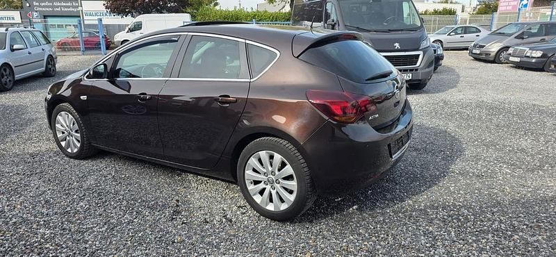 Gebraucht Opel Astra Innovation 131 PS (96 kW) 2012 Braun Limousine