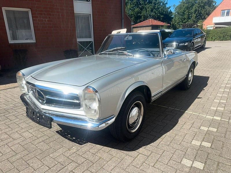Silber Gebraucht 1965 Mercedes 230 Cabrio | 109.000 € - Bild 1/4