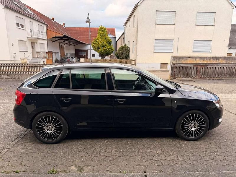 Gebraucht Skoda Rapid Ambition 105 PS (77 kW) 2014 Schwarz Kleinwagen