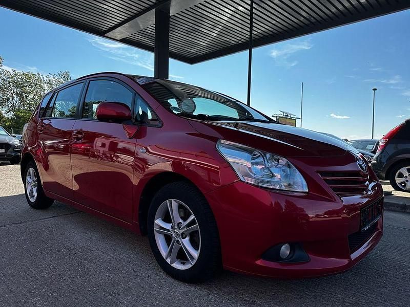 Gebraucht Toyota Verso Life 126 PS (92 kW) 2010 Rot Van / Kleinbus