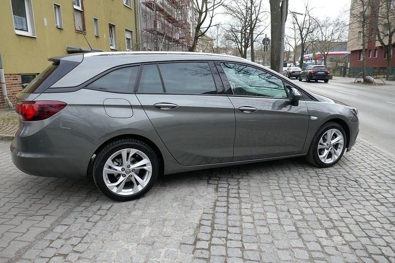 Gebraucht Opel Astra Dynamic 105 PS (77 kW) 2018 Grau Kombi
