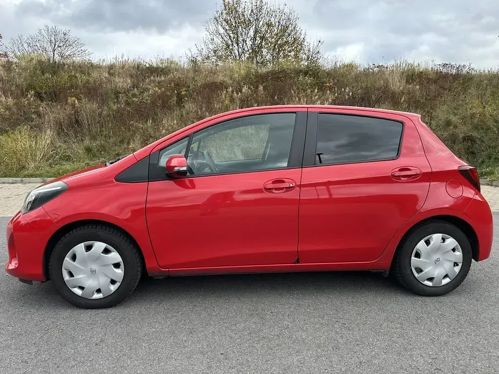Gebraucht Toyota Yaris 99 PS (72 kW) 2014 Rot Kleinwagen
