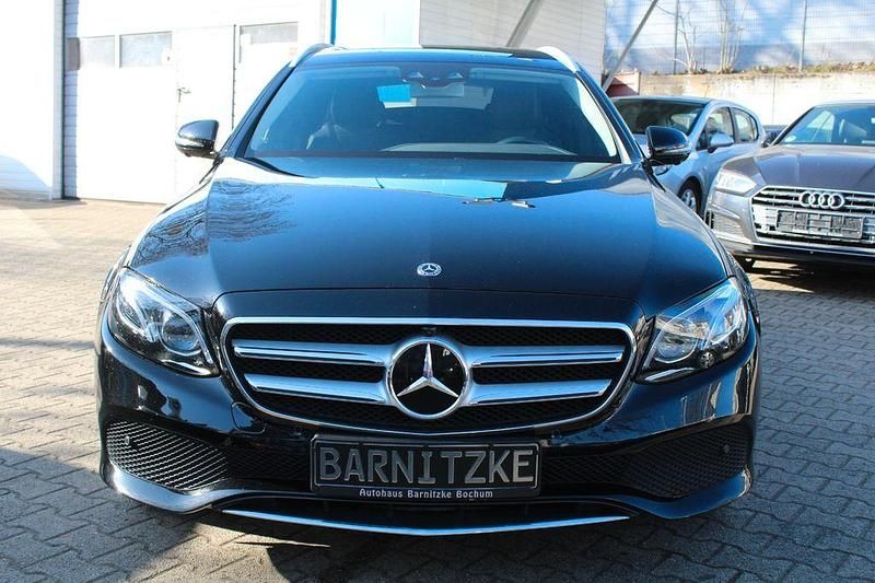 Second-hand Mercedes E220 194 CP (142 kW) 2018 Negru Berlinǎ