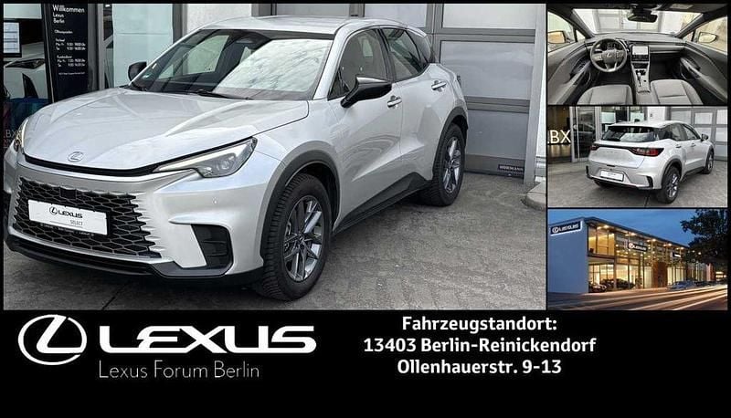 Platinumsilber Gebraucht 2024 Lexus LBX SUV | 29.480 € (Superpreis) - Bild 1/4