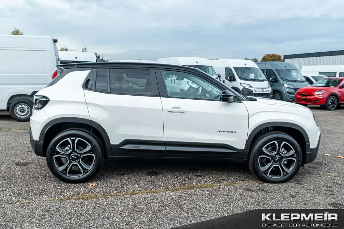 Neu Jeep Avenger Summit 110 PS (80 kW) 2025 Snow white dach schwarz SUV