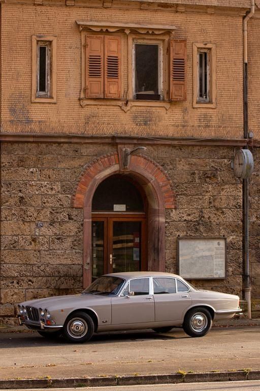 Używany Jaguar XJ6 181 KM (133 kW) 1972 Szary Sedan/Limuzyna