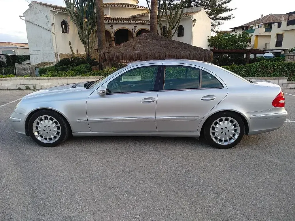 Brugt Mercedes E500 306 HK (225 kW) 2003 Sølv Sedan