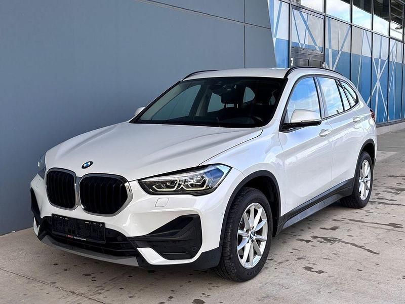 Weiß Gebraucht 2022 BMW X1 Performance SUV | 16.900 € (Guter Preis) - Bild 1/4