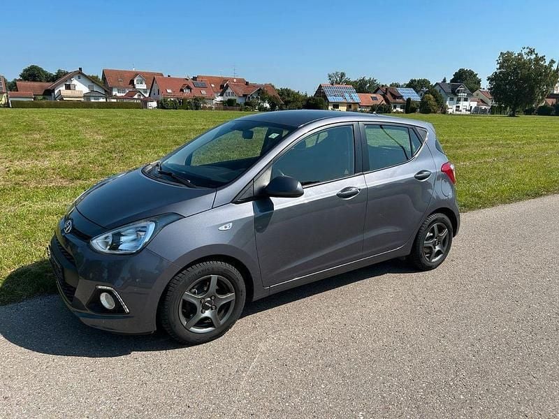 Grau Gebraucht 2015 Hyundai i10 Trend Kleinwagen | 5.750 € (Guter Preis) - Bild 1/4