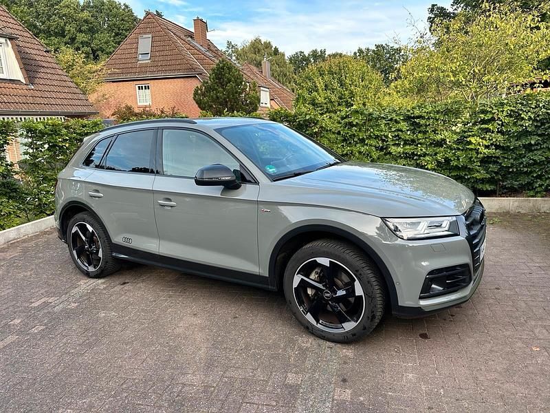 Grau Gebraucht 2018 Audi Q5 Design SUV | 27.900 € (Fairer Preis) - Bild 1/4