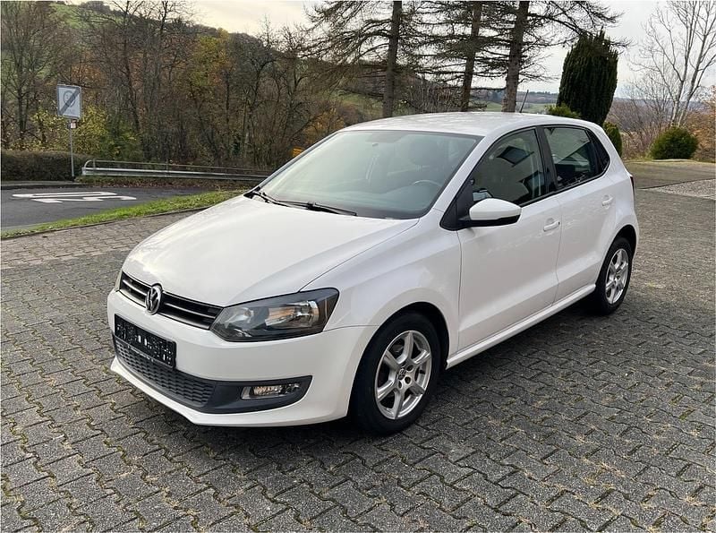 Weiß Gebraucht 2010 VW Polo Trendline Limousine | 3.490 € (Guter Preis) - Bild 1/4